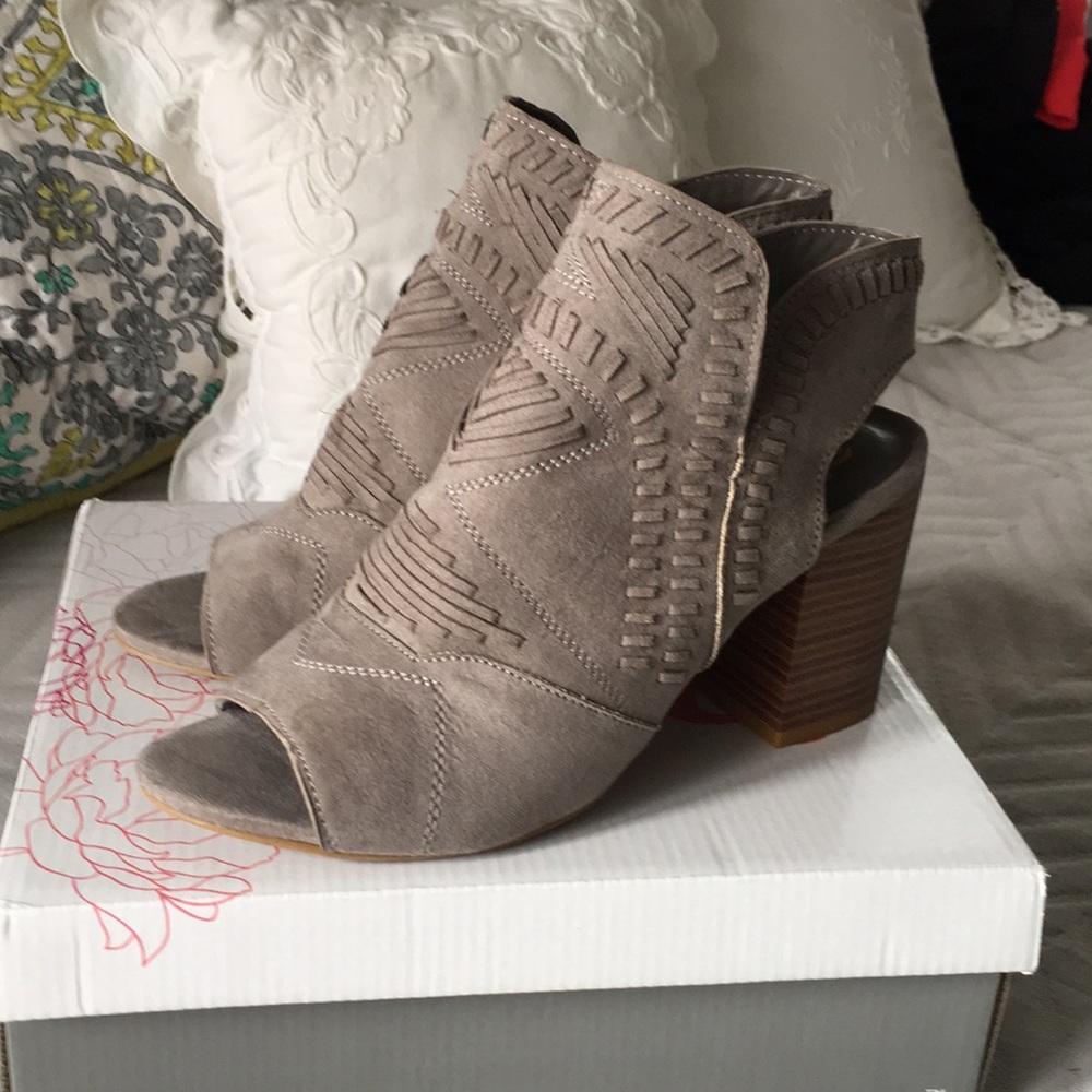 Women’s suede peep toe sandals.
